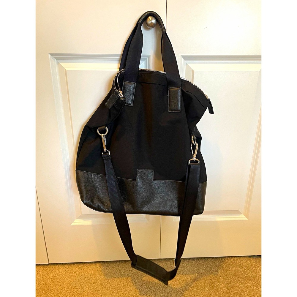 Banana Republic Black Duffle Bag Zip Closure Adjustable Shoulder Strap Men